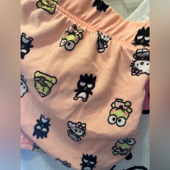 New women’s hello Kitty pajama short set size large - Picture 2 of 4